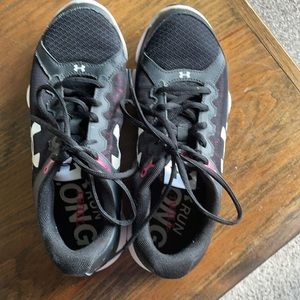 Woman’s Under Armour Assert 6 running shoes